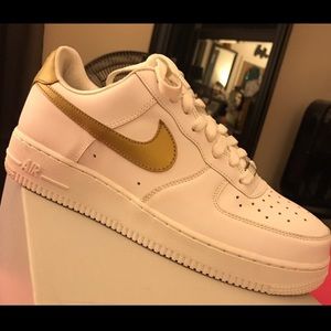 NEW Women’s Nike Air Force 1